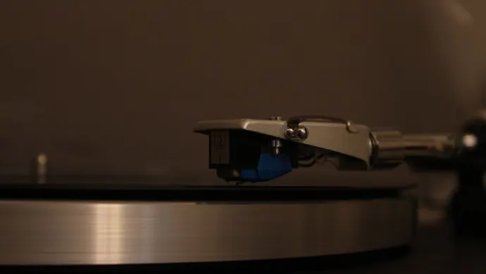 Jak wybrać gramofon, który naprawdę pozwoli cieszyć się winylami?