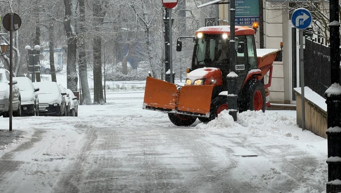 Ale widok! Pierwszy śnieg w tym roku i pierwsze problemy… ZDJĘCIA 