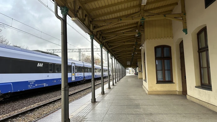 Niemalże doszło do zderzenia pociągu. Niebezpieczny incydent kolejowy w Piotrkowie