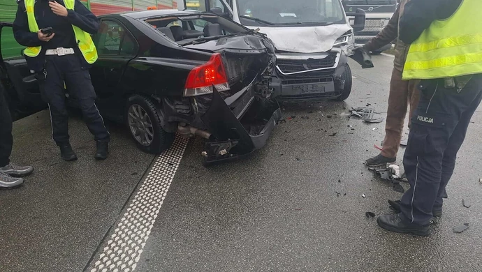 Wypadek na S8 pod Piotrkowem. Sprawca na podwójnym gazie