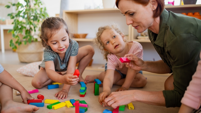 Pomagaj najmłodszym w ich rozwoju! Wybierz studia podyplomowe WWR