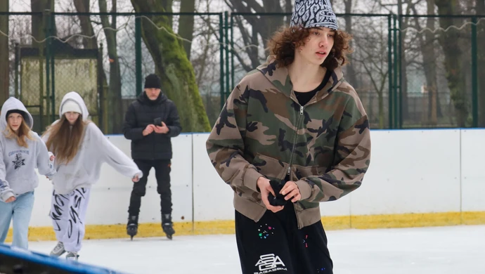 Mikołajkowe otwarcie sezonu na miejskim lodowisku ZDJĘCIA