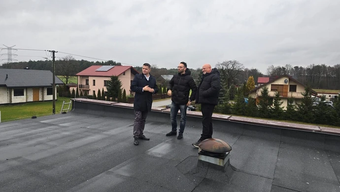 Gmina Kamieńsk. Remont dachu świetlicy zakończony