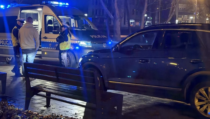 Potrącenie na pasach w Al. Kopernika. Pieszy był pijany