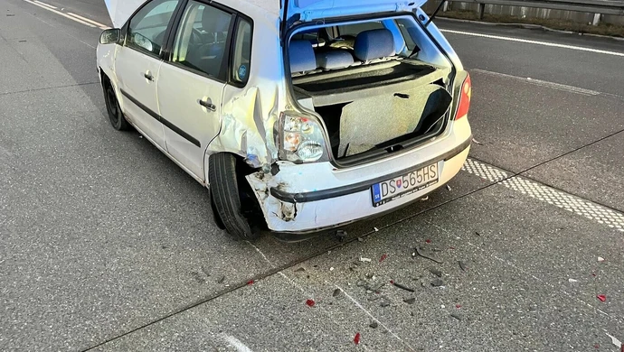 Dwa auta zderzyły się na A1 pod Piotrkowem