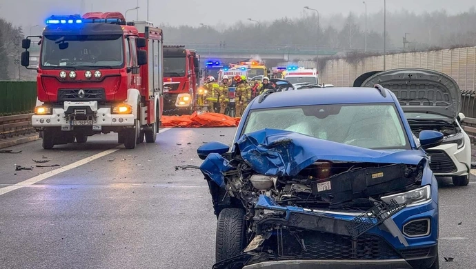 Karambol na S8. Zderzenie 9 aut. Trasa do Warszawy była zablokowana