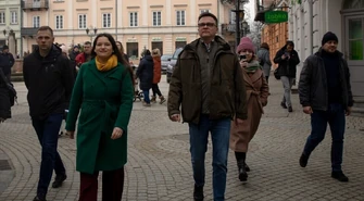 Szymon Hołownia z wizytą w Piotrkowie Trybunalskim &#8211; spotkania, rozmowy i zbieranie podpisów