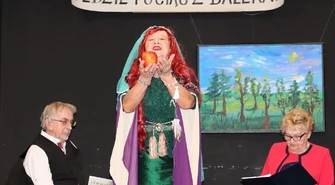 Piotrkowianie w karnawałowej zabawie z kabaretem &#8222;Trzeciaki&#8221;.