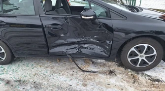 Zderzenie trzech aut na Wschodniej w Zalesicach