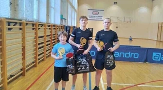 Turniej tenisa stołowego w OSiRze pod hasłem "Ferie po to są robione byś nie spędzał ich z ajfonem"