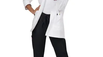 Fartuch medyczny nie musi być nudny, poznaj modne kroje w Meditrendy