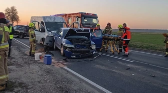 Zderzenie czterech pojazdów na DK12 