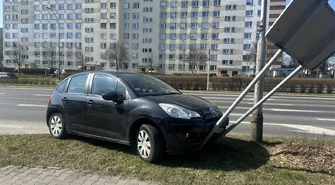 Zderzenie dwóch samochodów na Armii Krajowej