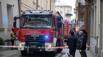 Pożar kamienicy w centrum Piotrkowa ZDJĘCIA