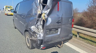 Kolizja trzech pojazdów, w tym ciężarówki 