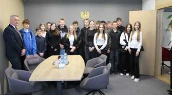 Młodzież odwiedziła Urząd Gminy w Grabicy 