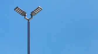 Inteligentne oświetlenie uliczne – wpływ technologii smart na redukcję kosztów energii i budżet miejski