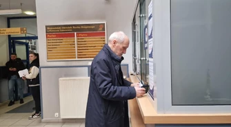 Macierewicz „oblał” teorię w Piotrkowie! Na razie nie wsiądzie za kółko