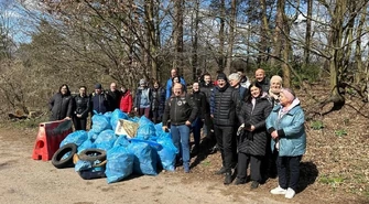 Posprzątali Wierzeje w ramach akcji "Tutaj mieszkamy tu sprzątamy"
