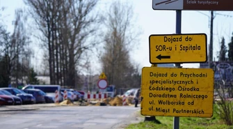 Trudno  dotrzeć, trudno zaparkować - codzienność przed piotrkowskim szpitalem