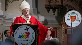 Łódzka kuria ostrzega przed profilem na FB, który podszywa się pod kardynała Grzegorza Rysia