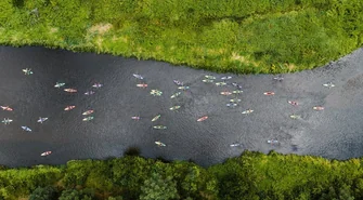 Nowe przystanie kajakowe nad brzegiem rzeki Luciąży. Sprawdź gdzie!