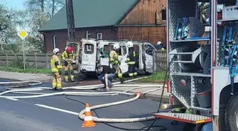 Pożar w Łęcznie. Spłonął samochód dostawczy