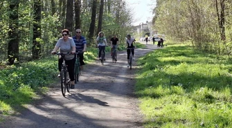Piotrkowianie po świątecznej biesiadzie korzystają z pięknej pogody