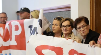 Temat Centrum Integracji Cudzoziemców rozgrzał obrady - interweniowała policja. XVI Sesja Rady Miasta Piotrkowa