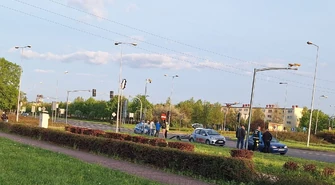 Nietypowy wypadek na jednym z piotrkowskich skrzyżowań