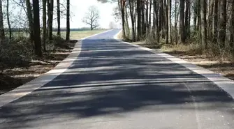 Droga w Parzniewicach w gminie Wola Krzysztoporska gotowa