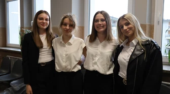 Piszą maturę z polskiego ZDJĘCIA