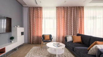 Do jakich wnętrz pasuje drewniany stolik kawowy?