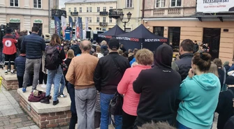 Tłumy na spotkaniu w Piotrkowie z kandydatem na prezydenta RP