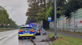 Uderzył w latarnię na Miast Partnerskich