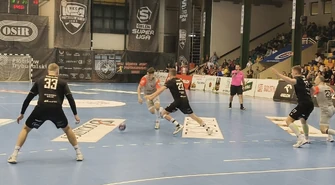 Porażka na własne życzenie. Piotrkowianin na kolanach. Baraże coraz bliżej