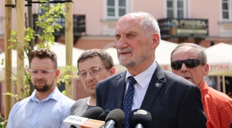 Antoni Macierewicz dziękował mieszkańcom Piotrkowa za poparcie Karola Nawrockiego