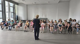Edukacyjne spotkanie z policjantką