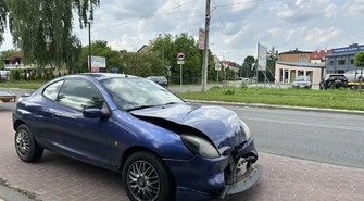 Groźna kolizja na Wojska Polskiego w Piotrkowie. Jedna osoba trafiła do szpitala