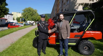 Piotrkowska fundacja przekazała nowoczesny pojazd ATV dla OSP w Kotlinie Kłodzkiej