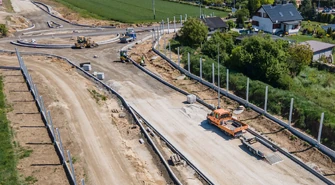 Wakacyjne modernizacje dróg w Łódzkiem. Sprawdź, gdzie spotkamy drogowców