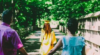 Darowizna na konto dziecka – limity, podatki i zgłoszenia do Urzędu Skarbowego