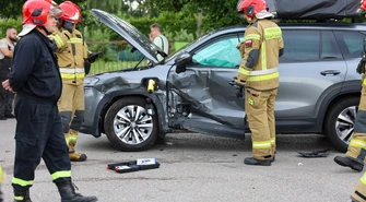 Wypadek w Rokszycach. Poszkodowana kierująca Audi ZDJĘCIA