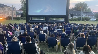 "Szczęścia chodzą parami"czyli letnie kino pod gwiazdami 