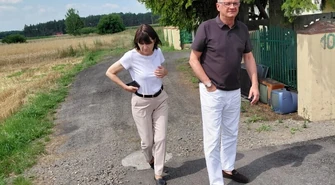 Wójt sprawdza postęp prac drogowych i remontów w gminie