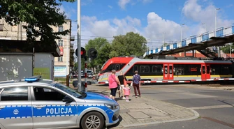 Dbali o bezpieczny przejazd. Zamiast mandatów posypały się odblaski