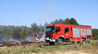 Spłonęło składowisko balotów słomy.  Czy to było celowe działanie? 