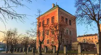 Historyczny symbol wraca na dach piotrkowskiego muzeum
