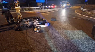 Wypadek na rondzie w Jarostach. Motocyklista trafił do szpitala
