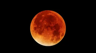 Niedzielny wieczór z kosmosem: zobacz krwawy Księżyc nad Piotrkowem